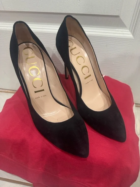 Gucci Black Suede Pointed-Toe Pumps with Signature Red & Green Bow - Picture 6 of 9